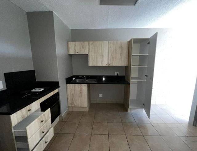 1 BEDROOM APARTMENT FOR SALE IN HILLCREST